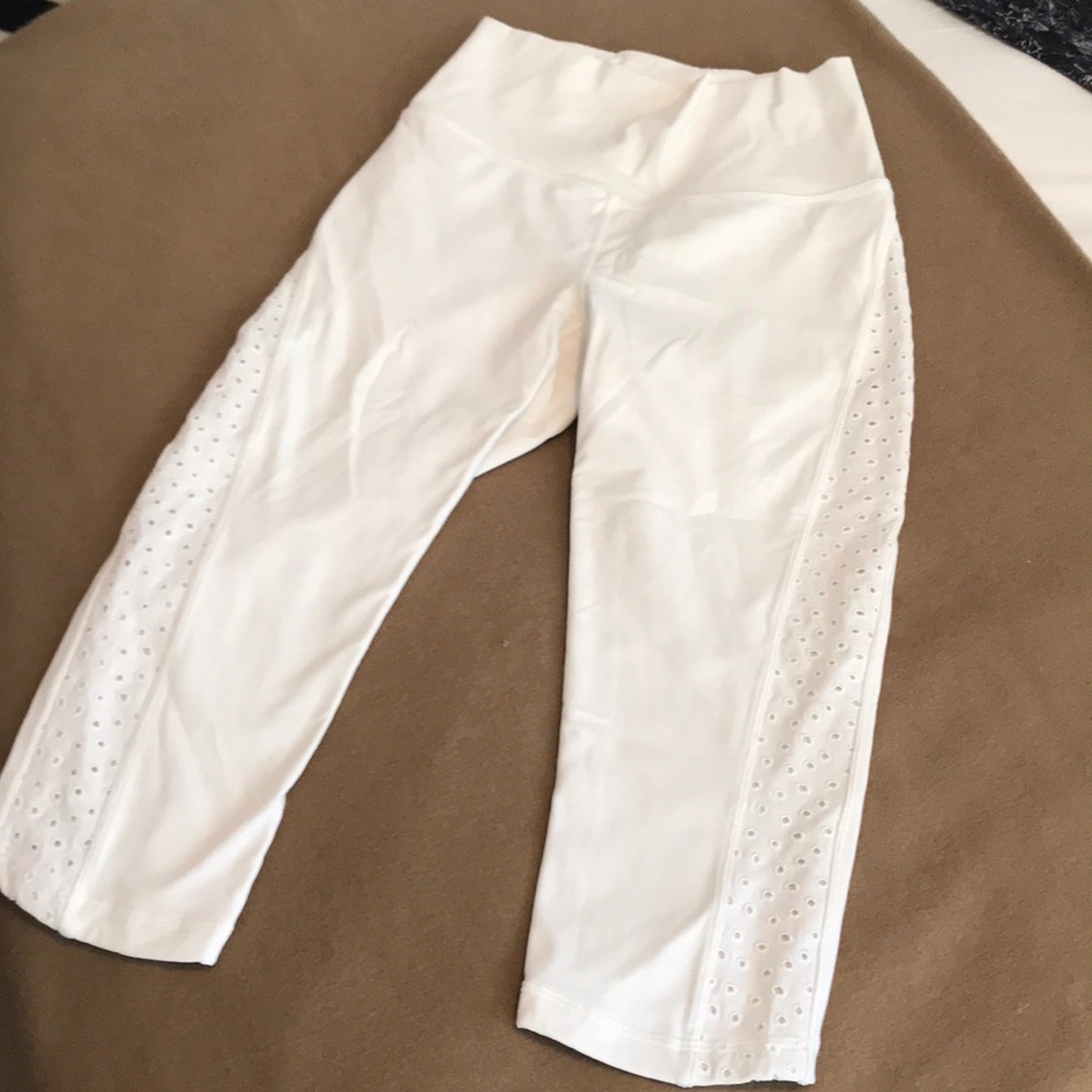 Lululemon white crop, size 4
